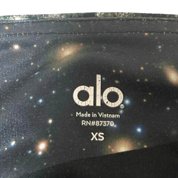 Alo Women’s Airbrushed Vapor Space Printed Capris Size XS - Picture 9 of 9
